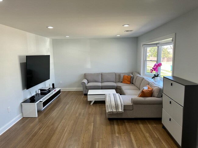 Building Photo - 24 Prescott St