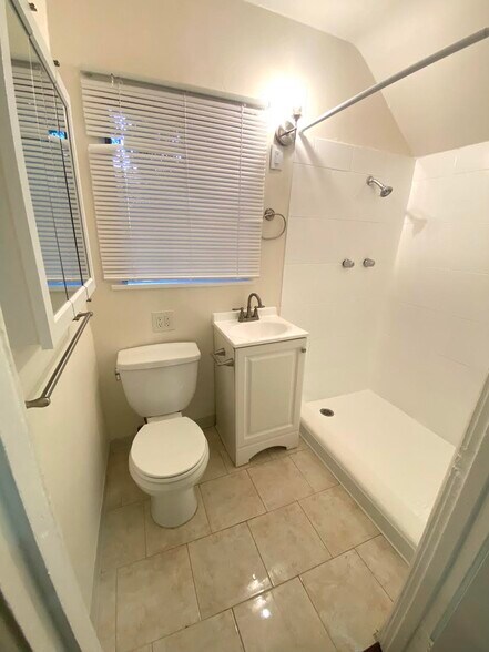 Building Photo - 7284 Fountain Ave