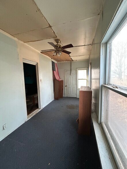 Building Photo - 112 W Winans St