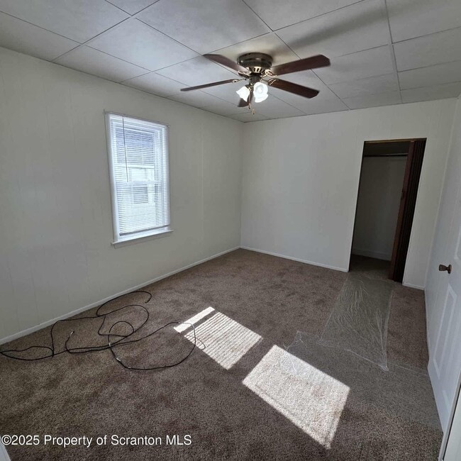 Building Photo - 1413 Sanderson Ave