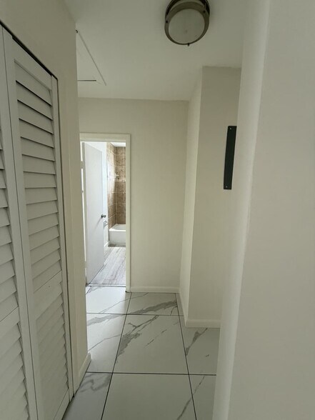 Building Photo - 2851 NW 15th Ct