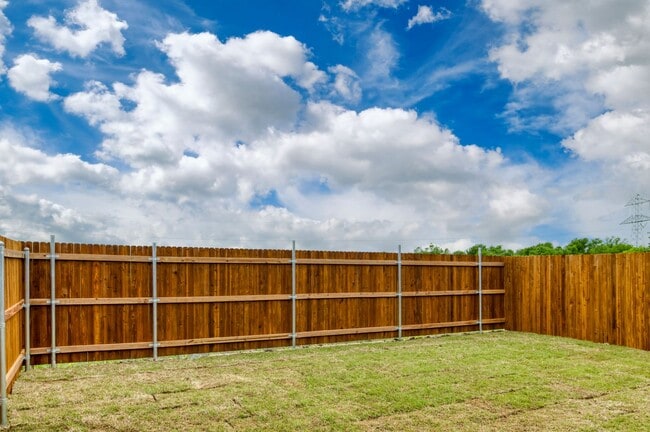 Building Photo - 612 Harvest Moon Dr