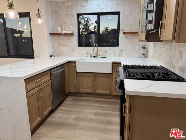 Building Photo - 801 Michael St