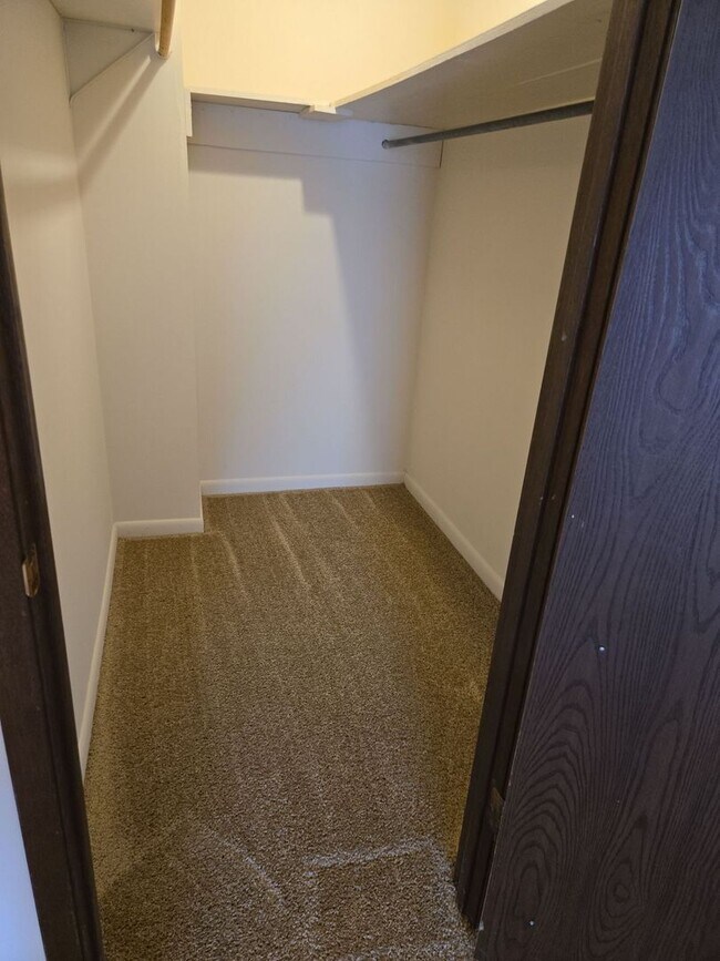 Building Photo - 1 Bedroom, 1.5 Bath Townhouse