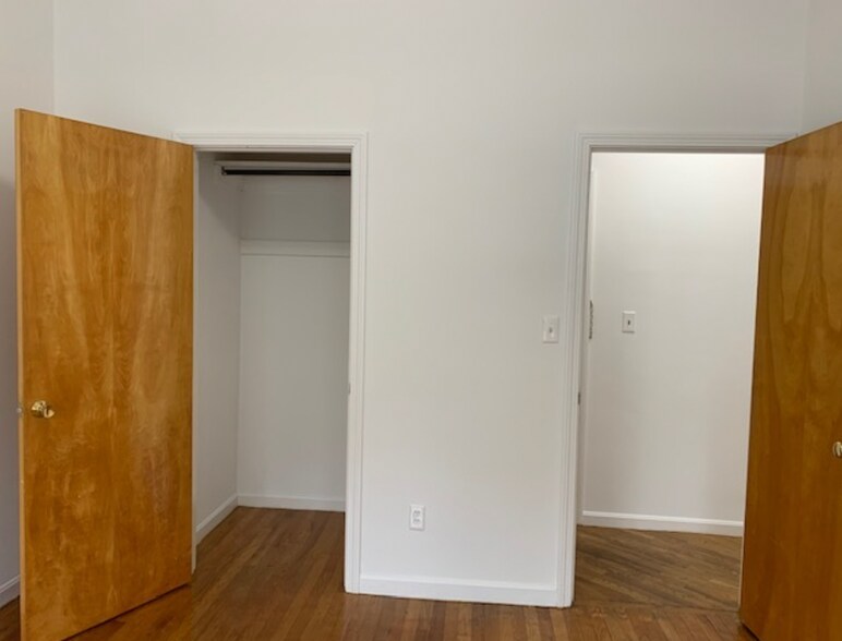 Building Photo - 148 Oxford St