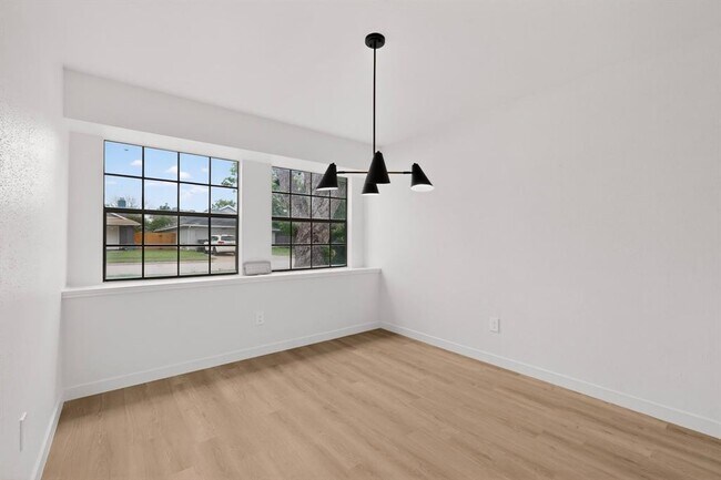 Building Photo - 14305 Vandever St