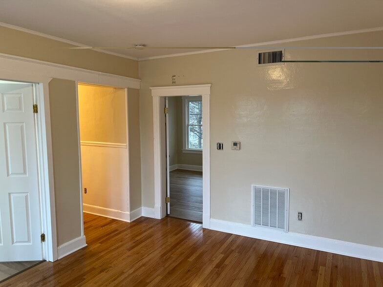 Building Photo - 63 Wood St