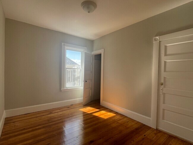 Building Photo - 48 Woodlawn St