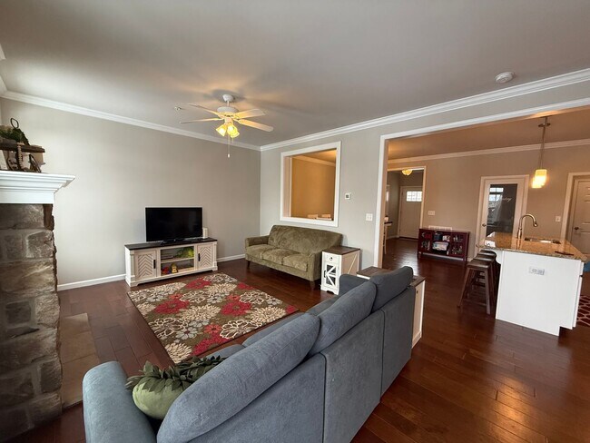 Building Photo - 3 bedroom 2.5 bathroom townhome for rent