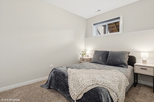 Building Photo - 3331 W Crystal St