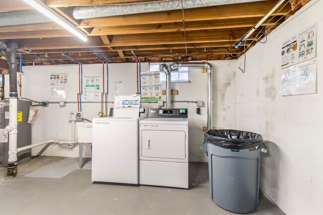 Building Photo - 147 S Grand Ave