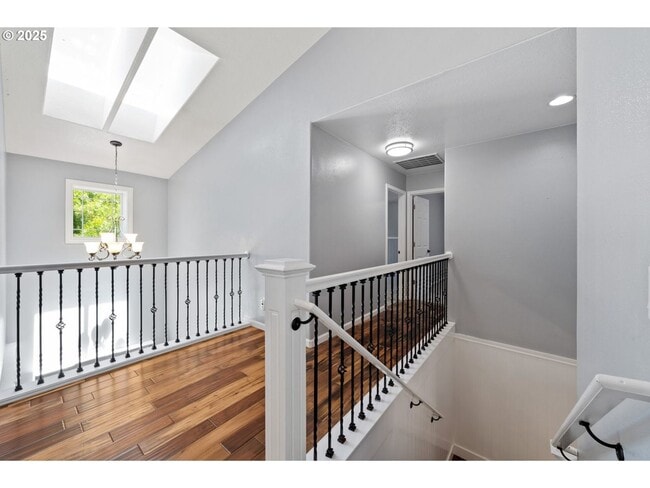 Building Photo - 3 levels, 7 bedrooms , lower level apartme...