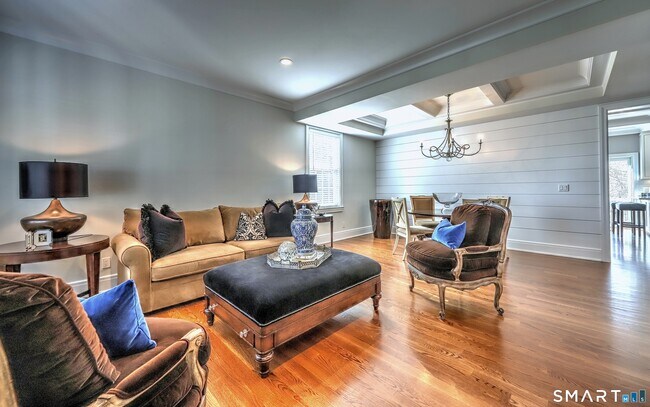 Building Photo - 30 Narrow St