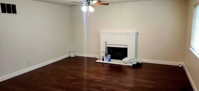 Building Photo - Beautiful Home with Pool, Garage – Availab...