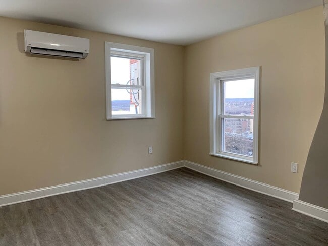 Building Photo - 29 Elk St