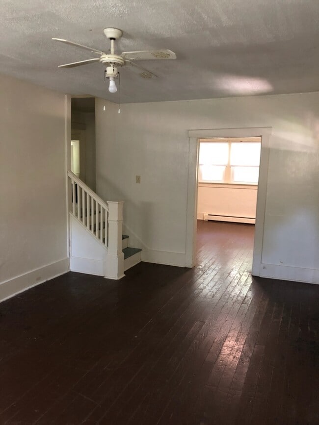 Building Photo - House on E. Park Avenue -- Available 2026-...