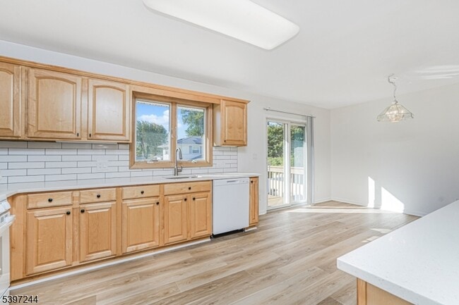 Building Photo - 17 Throckmorton Ln