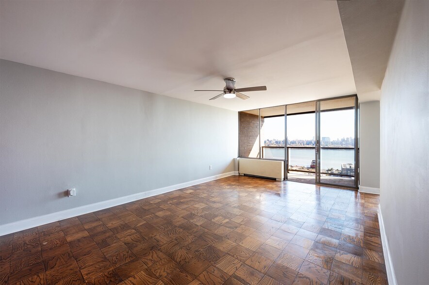 Building Photo - 9060 Palisade Ave