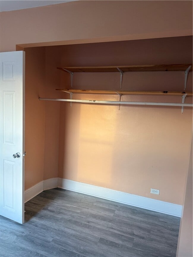 Building Photo - 106 W 2nd St