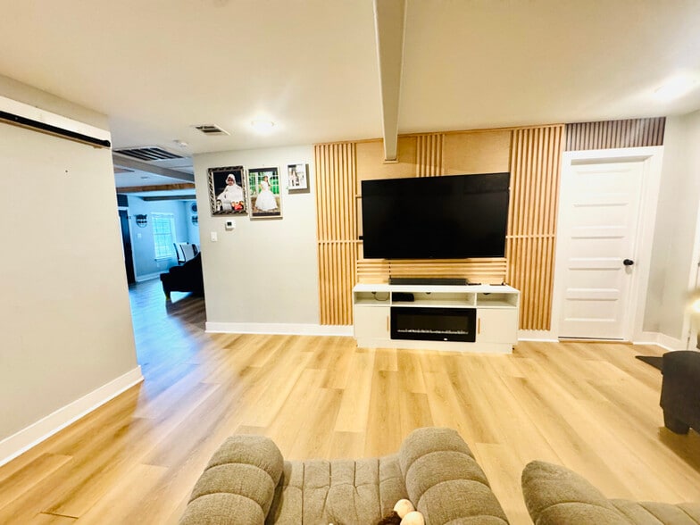 Primary Photo - 4211 Knoxville St