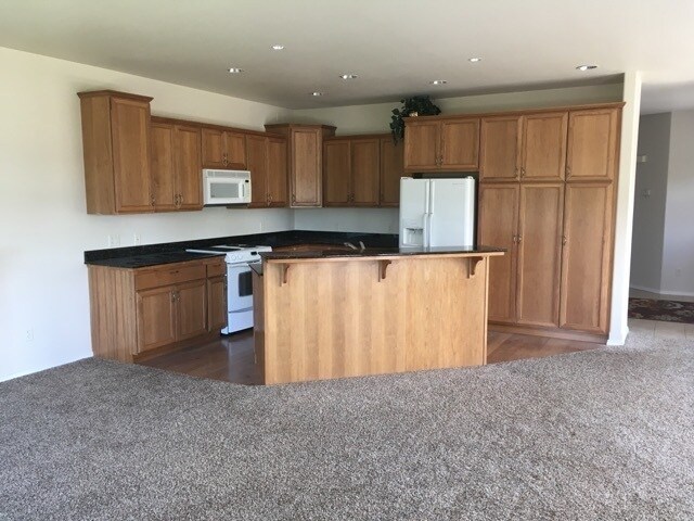 Building Photo - 4 Bedroom Home on The Links Golf Course! Utilities & Landscaping Included!