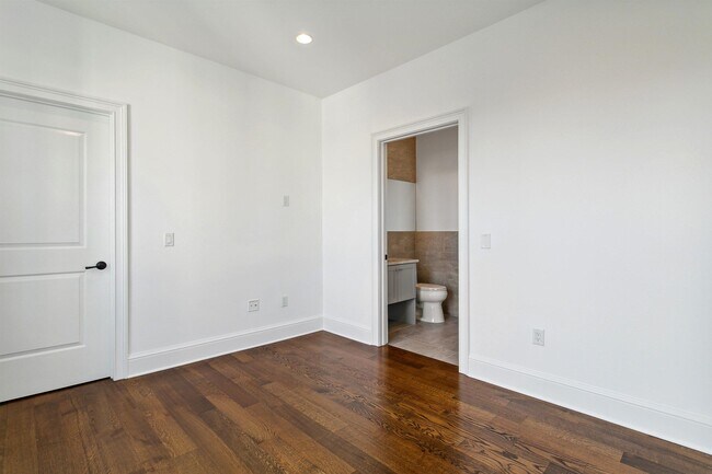 Building Photo - 231 1st St