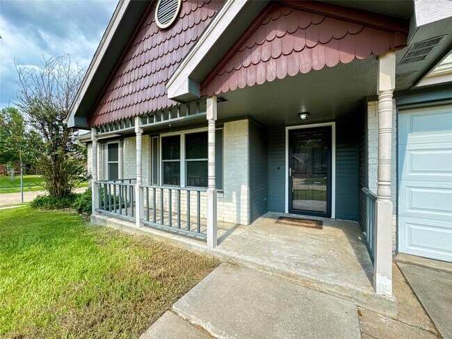 Building Photo - 2903 Auburn Dr