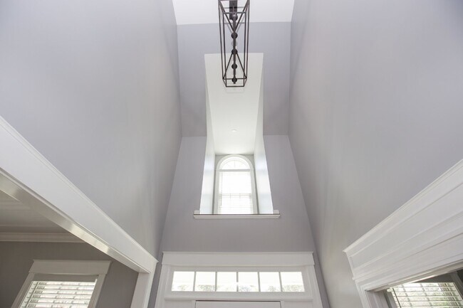 Building Photo - "Spacious and Inviting 2620 sq. ft. Home i...
