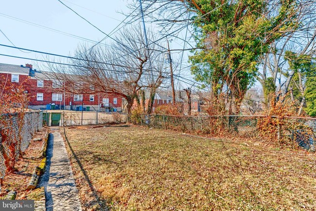 Building Photo - 5626 Midwood Ave