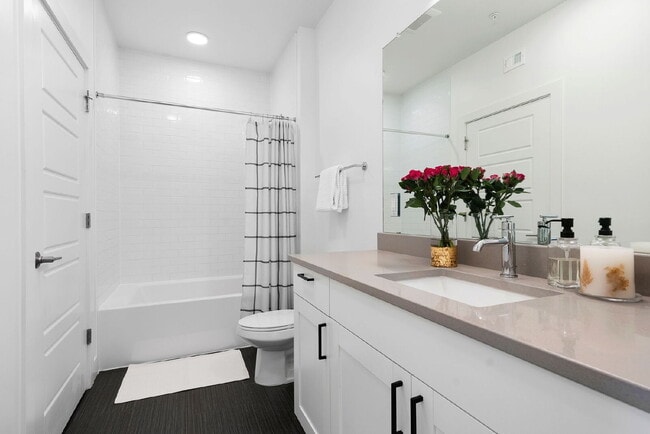 Building Photo - Top-Floor Denver Condo Offering Privacy, Views & Upgraded Appliances