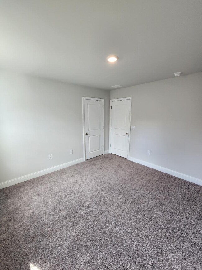 Building Photo - 4044 Dewberry Ln