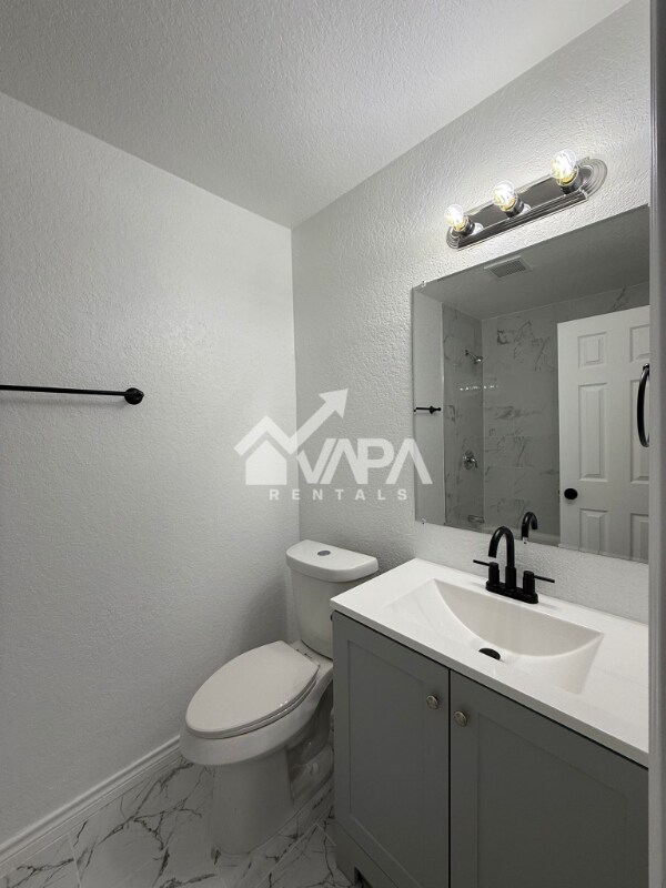 Building Photo - 108 N Meadow St