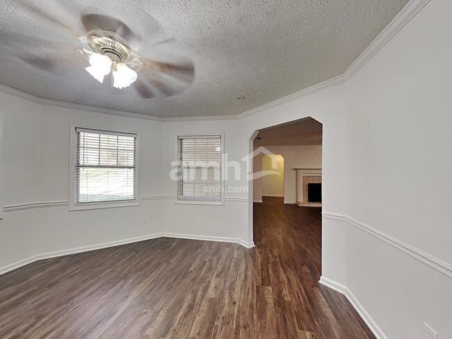 Building Photo - 2860 Cove Crossing Dr