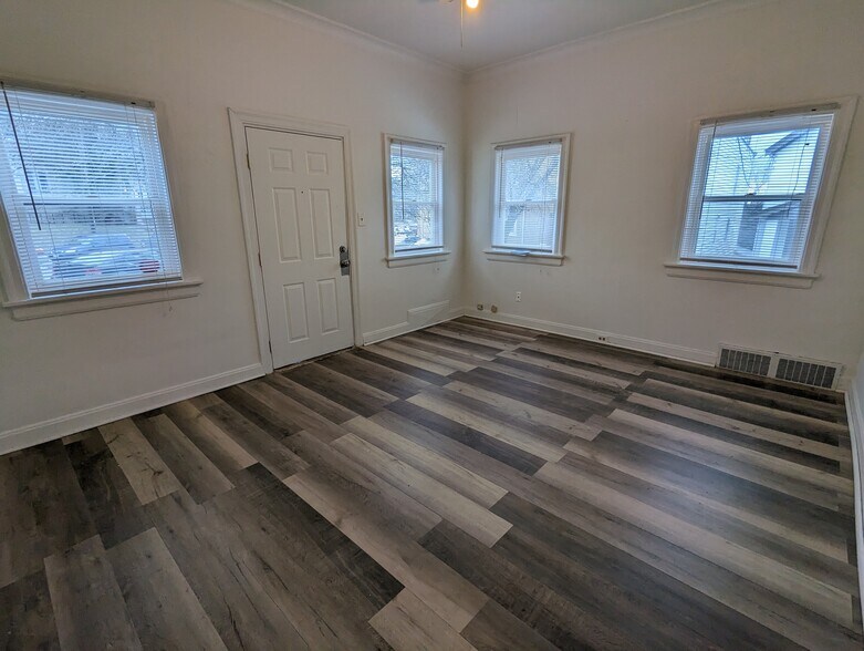 Livingroom - 2535 Fairview Ave