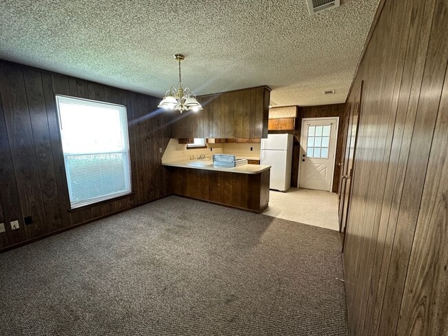 Building Photo - 204 Karem Cir