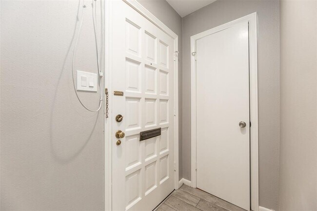 Building Photo - 6307 Del Monte Dr