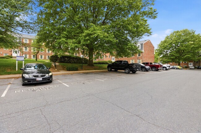 Building Photo - 742 Quince Orchard Blvd