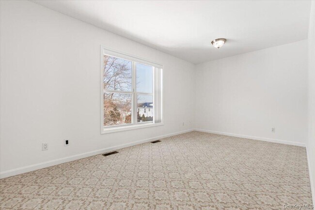 Building Photo - 44 Greenvale Cir