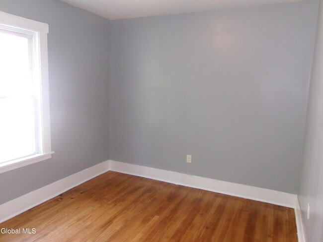 Building Photo - 1338 Parkwood Blvd