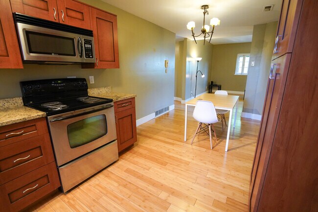 Building Photo - 615 Westgate Ave