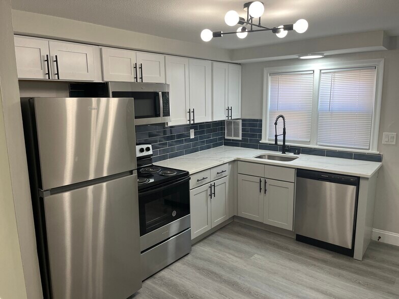 Primary Photo - 332 Park Ave