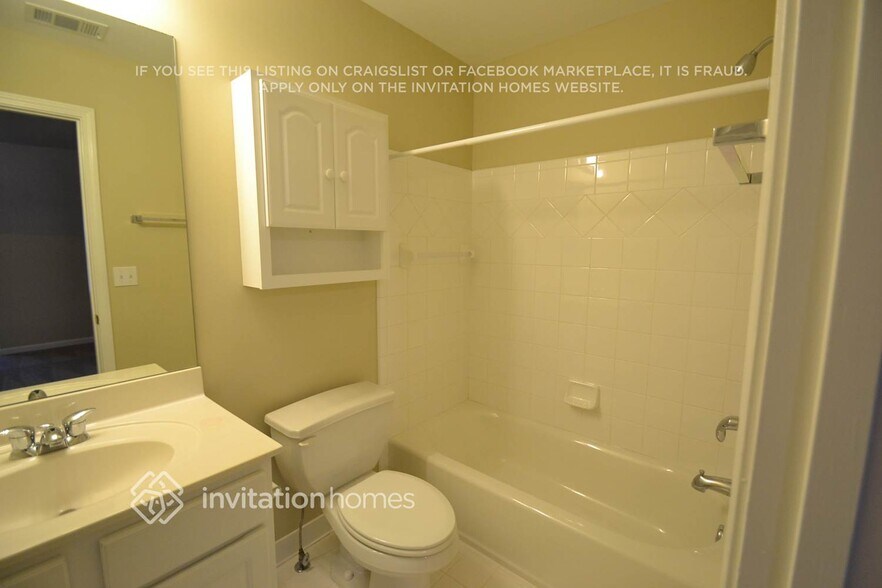 Building Photo - 2715 Ivy Hill Dr NE