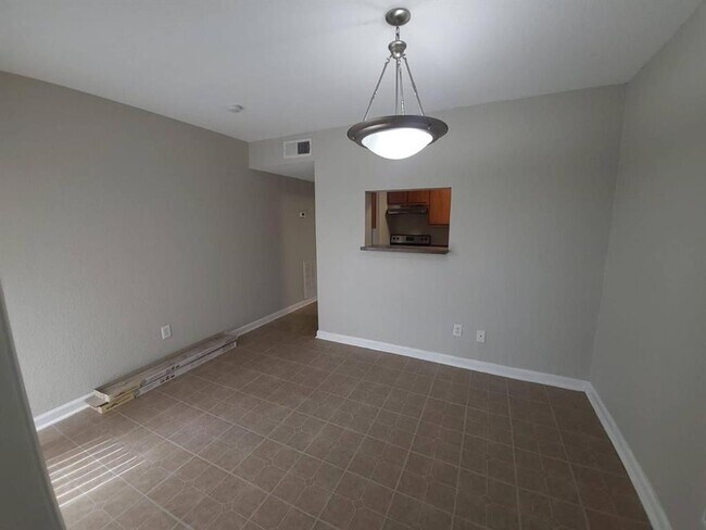 Building Photo - 8100 Creekbend Dr