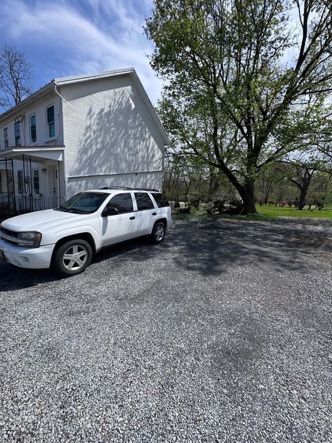 Building Photo - Trendy Urban Loft