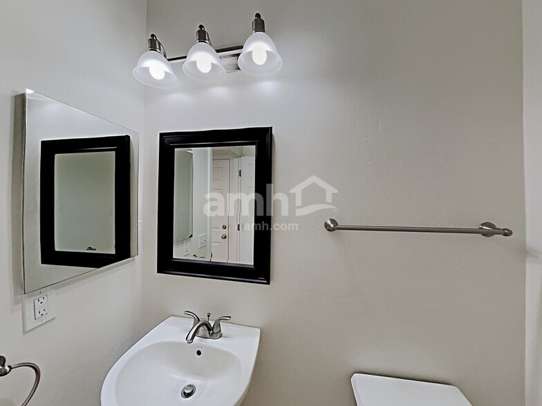 Building Photo - 91 N Mail Station Ln