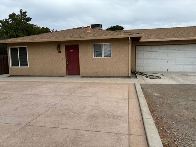 Primary Photo - Cozy 2 Bedroom House with a 2 Car Garage