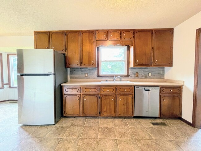 Building Photo - 112 Hazelwood Dr