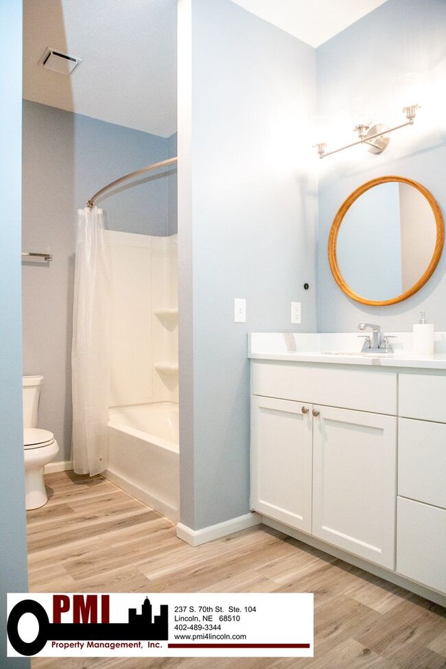 Building Photo - 2 Bedroom, 1.5 Bathroom Single Unit for Rent at Historic WaterPark