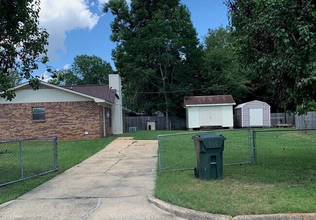 Building Photo - 2800 Nottingham Way