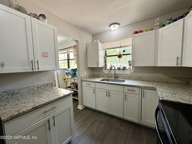 Building Photo - 7040 Arques Rd